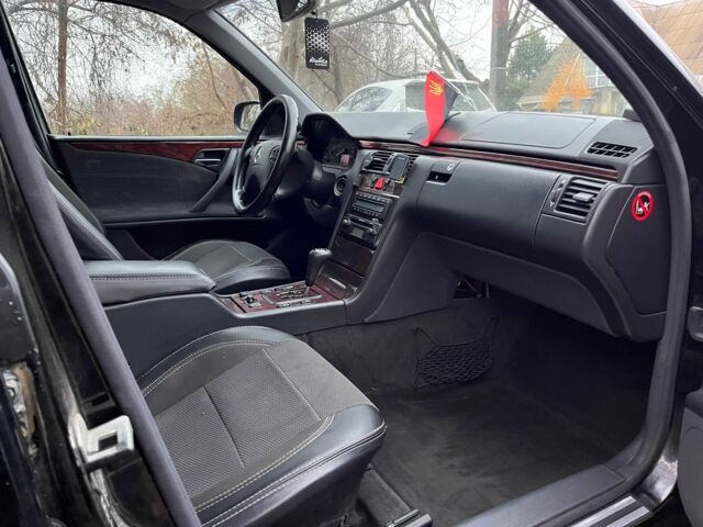 Чорний Мерседес 200, об'ємом двигуна 2 л та пробігом 3 тис. км за 2300 $, фото 13 на Automoto.ua