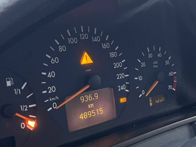 Чорний Мерседес 200, об'ємом двигуна 2 л та пробігом 3 тис. км за 2300 $, фото 19 на Automoto.ua