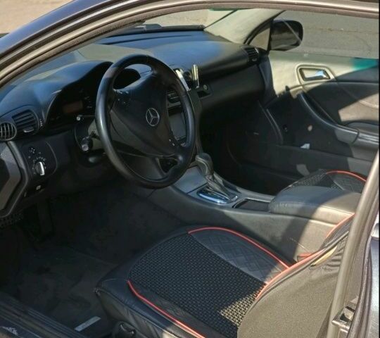 Чорний Мерседес 200, об'ємом двигуна 1.8 л та пробігом 315 тис. км за 4200 $, фото 3 на Automoto.ua