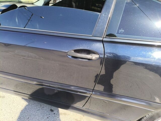 Черный Мерседес 200, объемом двигателя 2.1 л и пробегом 450 тыс. км за 3900 $, фото 5 на Automoto.ua