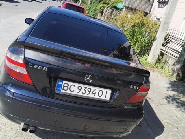 Черный Мерседес 200, объемом двигателя 2.1 л и пробегом 450 тыс. км за 3900 $, фото 4 на Automoto.ua
