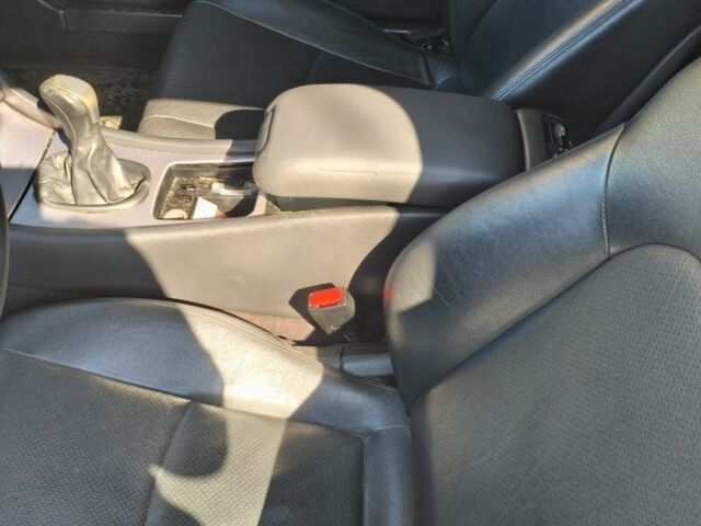 Черный Мерседес 200, объемом двигателя 2.1 л и пробегом 450 тыс. км за 3900 $, фото 8 на Automoto.ua