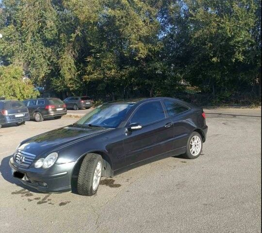 Чорний Мерседес 200, об'ємом двигуна 1.8 л та пробігом 315 тис. км за 4200 $, фото 1 на Automoto.ua