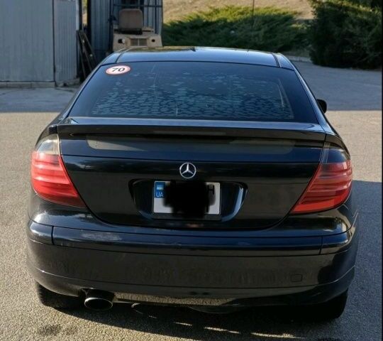 Чорний Мерседес 200, об'ємом двигуна 1.8 л та пробігом 315 тис. км за 4200 $, фото 2 на Automoto.ua