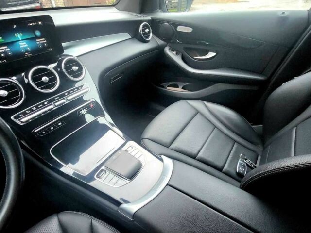 Черный Мерседес 200, объемом двигателя 2 л и пробегом 27 тыс. км за 47700 $, фото 5 на Automoto.ua