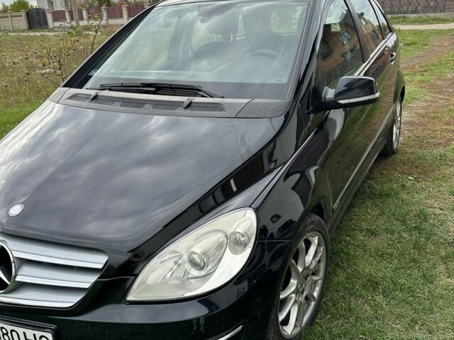 Черный Мерседес 200, объемом двигателя 2 л и пробегом 207 тыс. км за 7000 $, фото 2 на Automoto.ua