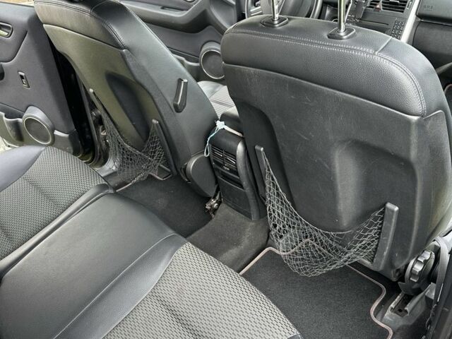 Черный Мерседес 200, объемом двигателя 2 л и пробегом 207 тыс. км за 7000 $, фото 5 на Automoto.ua