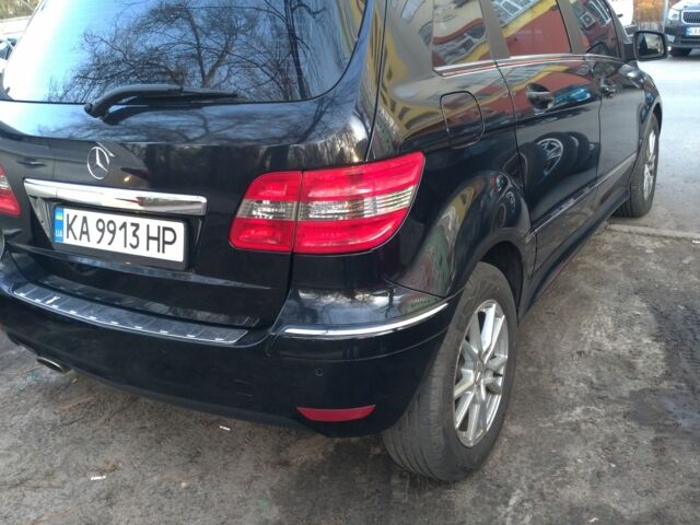 Черный Мерседес 200, объемом двигателя 2 л и пробегом 152 тыс. км за 6750 $, фото 4 на Automoto.ua