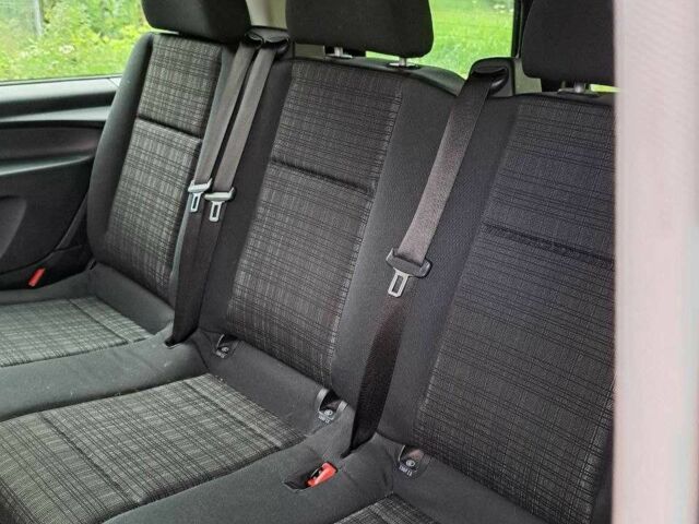 Черный Мерседес 200, объемом двигателя 2 л и пробегом 180 тыс. км за 21000 $, фото 15 на Automoto.ua