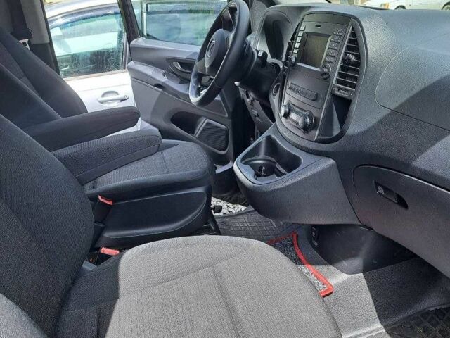 Черный Мерседес 200, объемом двигателя 2 л и пробегом 180 тыс. км за 21000 $, фото 6 на Automoto.ua