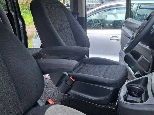 Черный Мерседес 200, объемом двигателя 2 л и пробегом 180 тыс. км за 21000 $, фото 7 на Automoto.ua