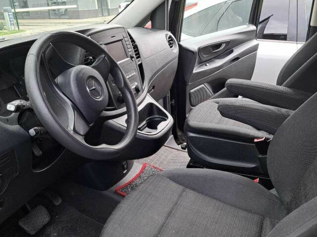 Черный Мерседес 200, объемом двигателя 2 л и пробегом 180 тыс. км за 21000 $, фото 5 на Automoto.ua