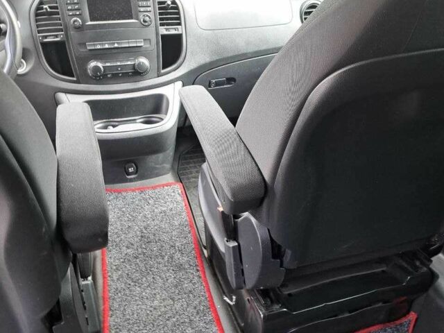 Черный Мерседес 200, объемом двигателя 2 л и пробегом 180 тыс. км за 21000 $, фото 13 на Automoto.ua