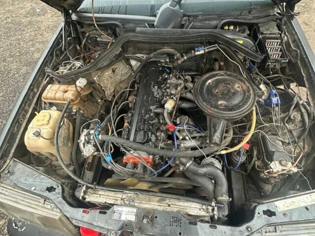 Черный Мерседес 200, объемом двигателя 2.6 л и пробегом 280 тыс. км за 460 $, фото 5 на Automoto.ua