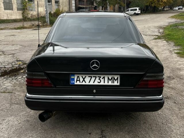 Чорний Мерседес 200, об'ємом двигуна 2 л та пробігом 458 тис. км за 4500 $, фото 1 на Automoto.ua