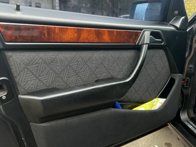 Чорний Мерседес 200, об'ємом двигуна 2 л та пробігом 458 тис. км за 4500 $, фото 6 на Automoto.ua