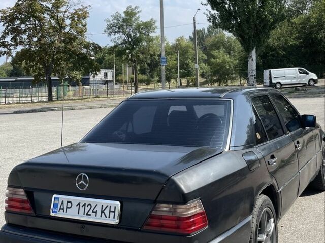 Черный Мерседес 200, объемом двигателя 2 л и пробегом 350 тыс. км за 2000 $, фото 6 на Automoto.ua