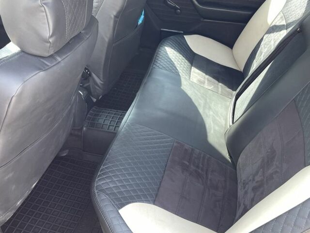 Черный Мерседес 200, объемом двигателя 2 л и пробегом 350 тыс. км за 2000 $, фото 5 на Automoto.ua