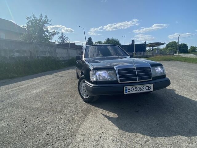 Черный Мерседес 200, объемом двигателя 2 л и пробегом 1000 тыс. км за 1750 $, фото 3 на Automoto.ua