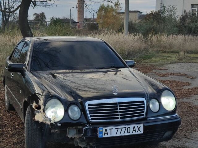 Черный Мерседес 200, объемом двигателя 2 л и пробегом 325 тыс. км за 1950 $, фото 2 на Automoto.ua