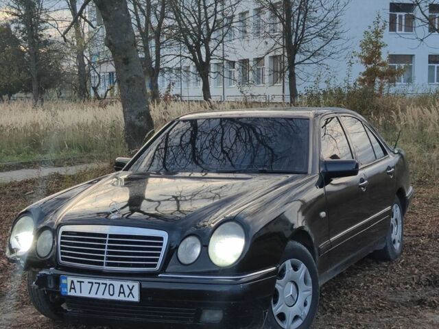 Черный Мерседес 200, объемом двигателя 2 л и пробегом 325 тыс. км за 1950 $, фото 5 на Automoto.ua