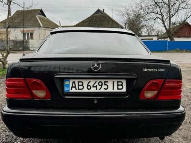 Чорний Мерседес 200, об'ємом двигуна 2 л та пробігом 387 тис. км за 3600 $, фото 5 на Automoto.ua