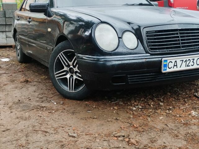 Черный Мерседес 200, объемом двигателя 2 л и пробегом 330 тыс. км за 2500 $, фото 5 на Automoto.ua