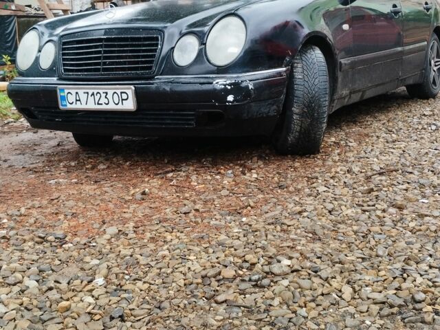 Черный Мерседес 200, объемом двигателя 2 л и пробегом 330 тыс. км за 2500 $, фото 6 на Automoto.ua