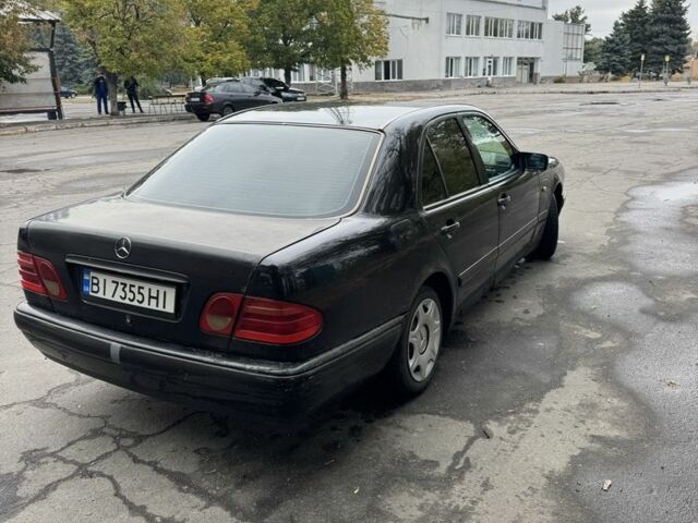 Чорний Мерседес 200, об'ємом двигуна 2 л та пробігом 346 тис. км за 2000 $, фото 3 на Automoto.ua