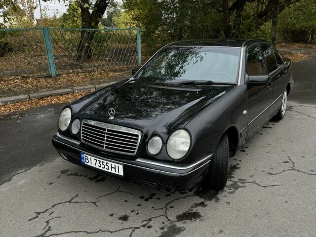 Чорний Мерседес 200, об'ємом двигуна 2 л та пробігом 346 тис. км за 2000 $, фото 1 на Automoto.ua