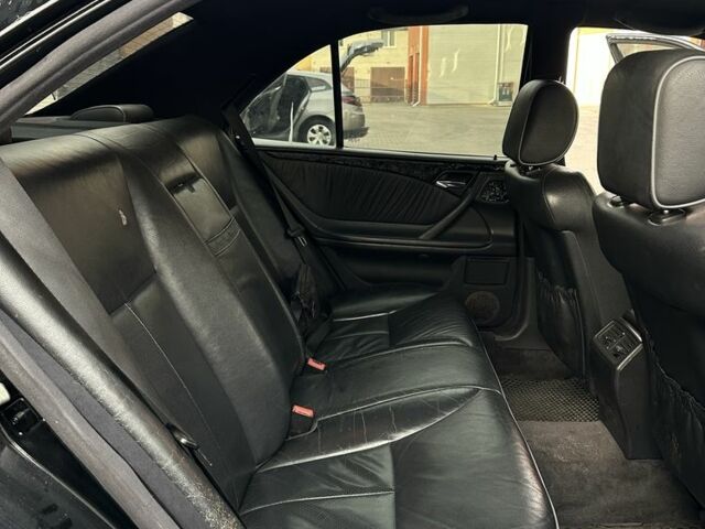 Черный Мерседес 200, объемом двигателя 2 л и пробегом 3 тыс. км за 5000 $, фото 11 на Automoto.ua