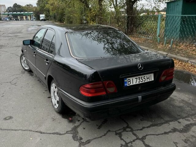 Чорний Мерседес 200, об'ємом двигуна 2 л та пробігом 346 тис. км за 2000 $, фото 2 на Automoto.ua