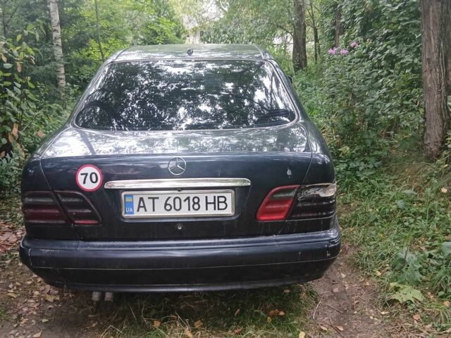 Черный Мерседес 200, объемом двигателя 2 л и пробегом 350 тыс. км за 2200 $, фото 2 на Automoto.ua