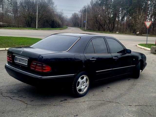 Черный Мерседес 200, объемом двигателя 2 л и пробегом 400 тыс. км за 2499 $, фото 3 на Automoto.ua