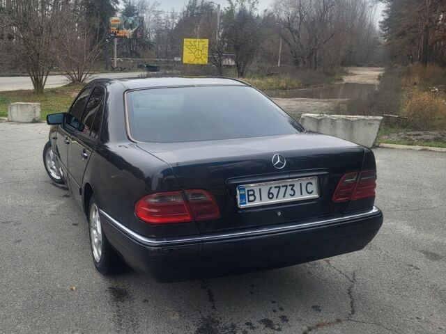 Черный Мерседес 200, объемом двигателя 2 л и пробегом 400 тыс. км за 2499 $, фото 4 на Automoto.ua