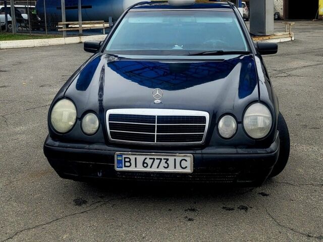 Черный Мерседес 200, объемом двигателя 2 л и пробегом 400 тыс. км за 2499 $, фото 1 на Automoto.ua
