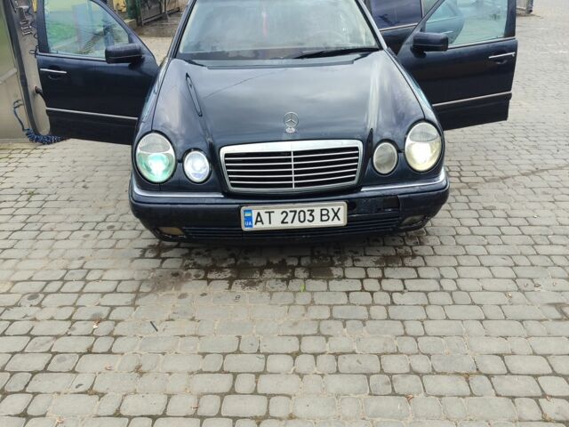 Черный Мерседес 200, объемом двигателя 2.2 л и пробегом 370 тыс. км за 2750 $, фото 6 на Automoto.ua