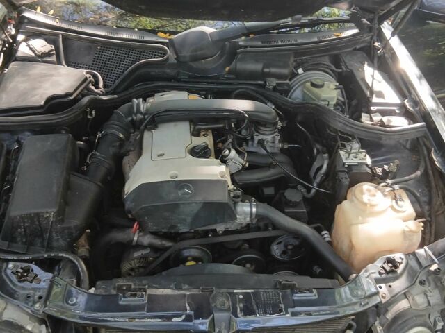 Черный Мерседес 200, объемом двигателя 2 л и пробегом 350 тыс. км за 2200 $, фото 3 на Automoto.ua