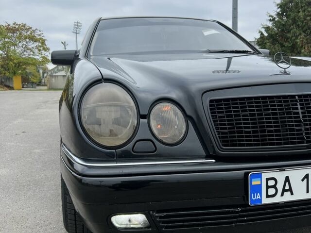 Черный Мерседес 200, объемом двигателя 2 л и пробегом 310 тыс. км за 5200 $, фото 1 на Automoto.ua