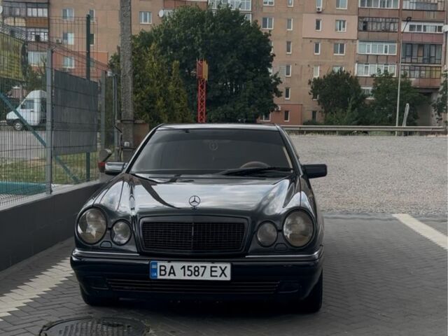 Черный Мерседес 200, объемом двигателя 2 л и пробегом 310 тыс. км за 5200 $, фото 9 на Automoto.ua