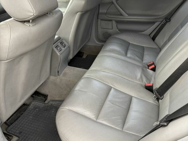 Чорний Мерседес 200, об'ємом двигуна 2 л та пробігом 328 тис. км за 3000 $, фото 7 на Automoto.ua