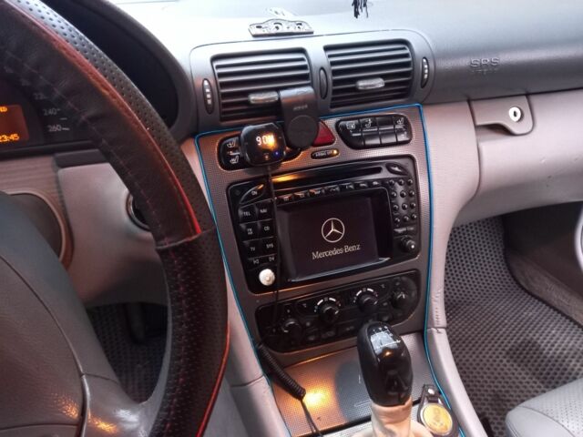 Чорний Мерседес 200, об'ємом двигуна 2 л та пробігом 385 тис. км за 3900 $, фото 4 на Automoto.ua