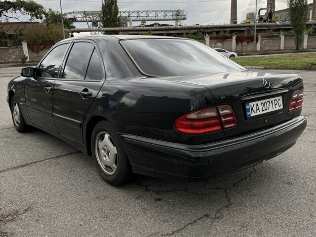 Чорний Мерседес 200, об'ємом двигуна 2 л та пробігом 328 тис. км за 3000 $, фото 5 на Automoto.ua