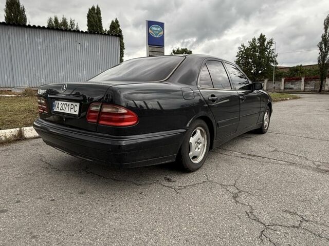 Чорний Мерседес 200, об'ємом двигуна 2 л та пробігом 328 тис. км за 3000 $, фото 4 на Automoto.ua