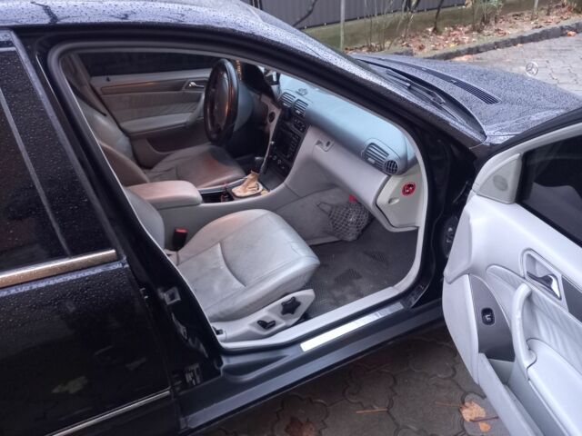 Чорний Мерседес 200, об'ємом двигуна 2 л та пробігом 385 тис. км за 3900 $, фото 5 на Automoto.ua