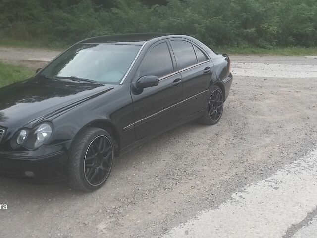 Чорний Мерседес 200, об'ємом двигуна 2 л та пробігом 385 тис. км за 3900 $, фото 2 на Automoto.ua