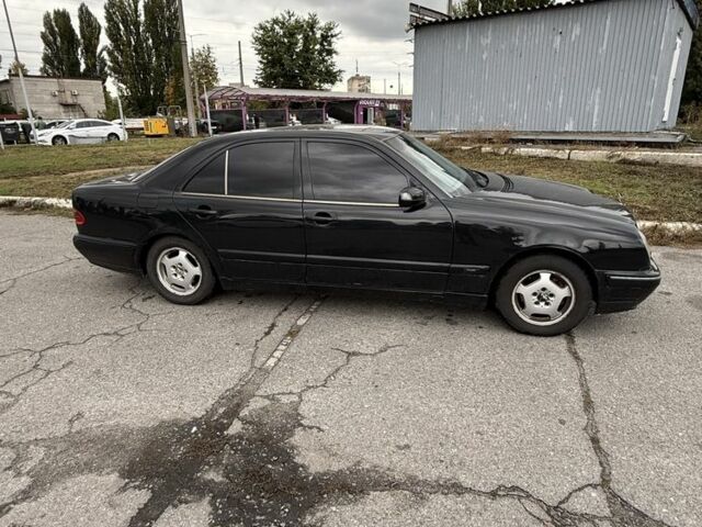 Чорний Мерседес 200, об'ємом двигуна 2 л та пробігом 328 тис. км за 3000 $, фото 3 на Automoto.ua