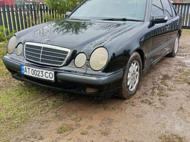 Черный Мерседес 200, объемом двигателя 2.1 л и пробегом 400 тыс. км за 1800 $, фото 1 на Automoto.ua