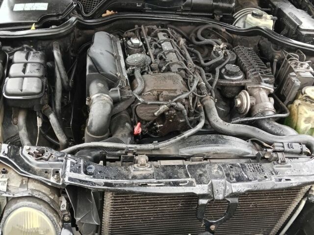 Черный Мерседес 200, объемом двигателя 2.1 л и пробегом 400 тыс. км за 1800 $, фото 5 на Automoto.ua