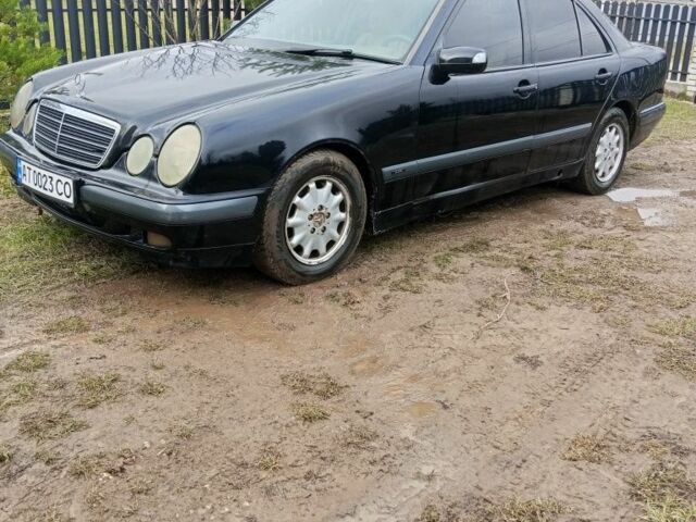 Черный Мерседес 200, объемом двигателя 2.1 л и пробегом 400 тыс. км за 1800 $, фото 2 на Automoto.ua